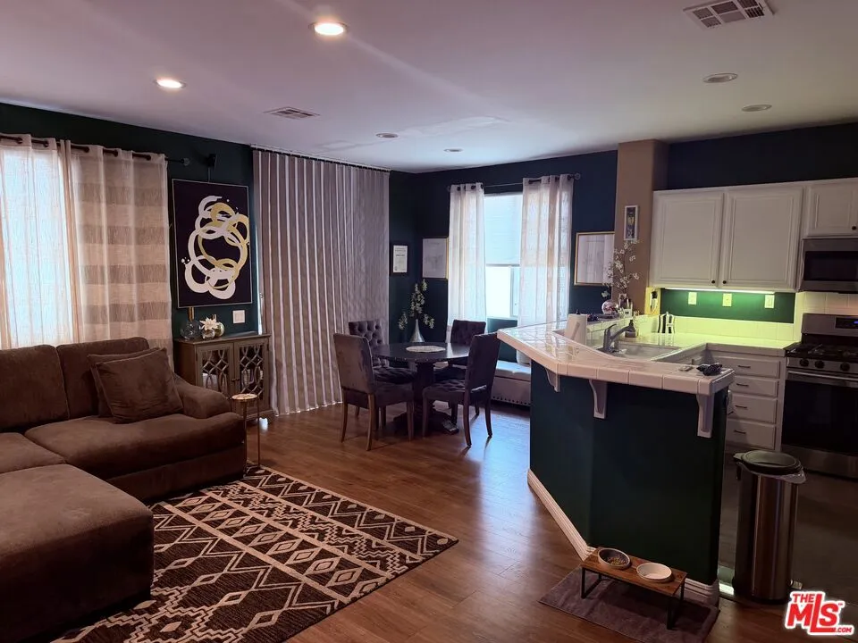 12452 Sonoma Drive Pacoima, CA 91331