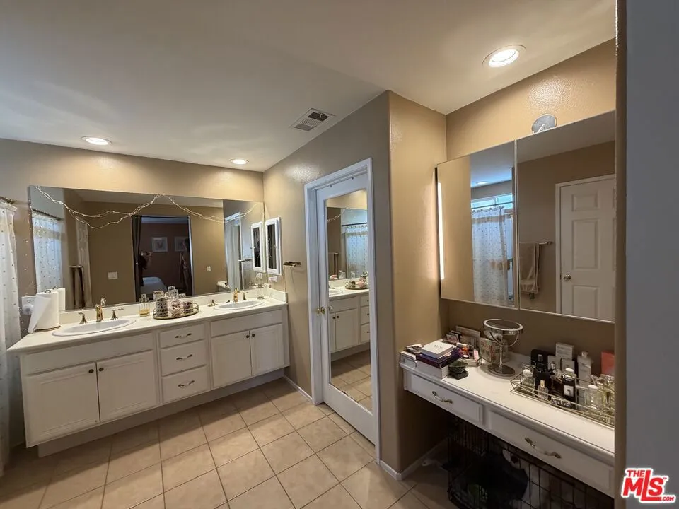 12452 Sonoma Drive Pacoima, CA 91331