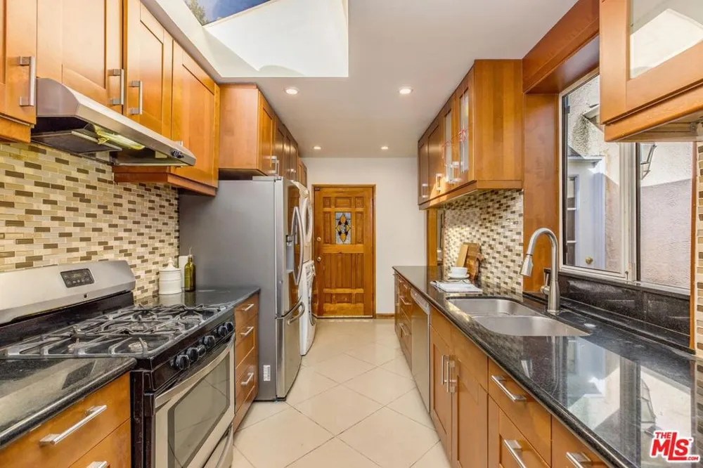 11261 Blix Street North Hollywood, CA 91602
