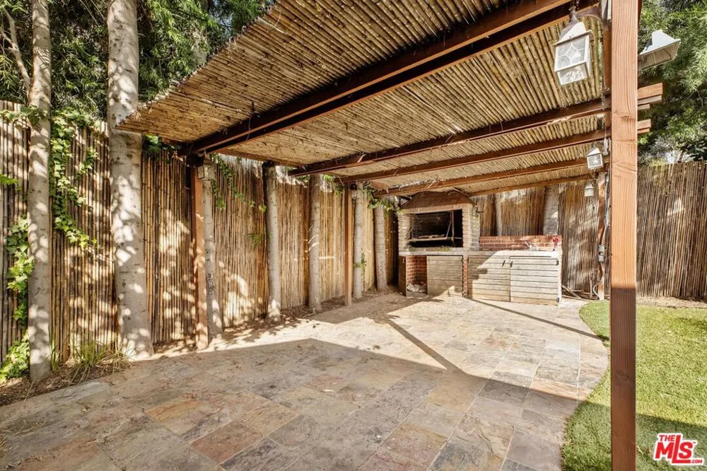 11261 Blix Street North Hollywood, CA 91602