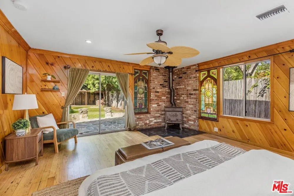 11261 Blix Street North Hollywood, CA 91602