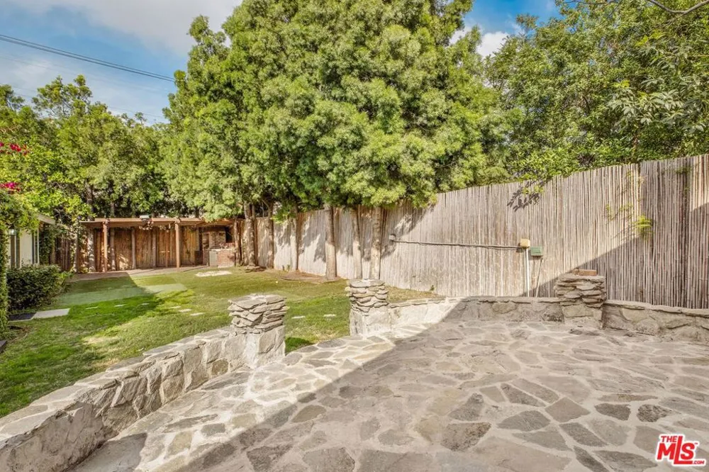 11261 Blix Street North Hollywood, CA 91602