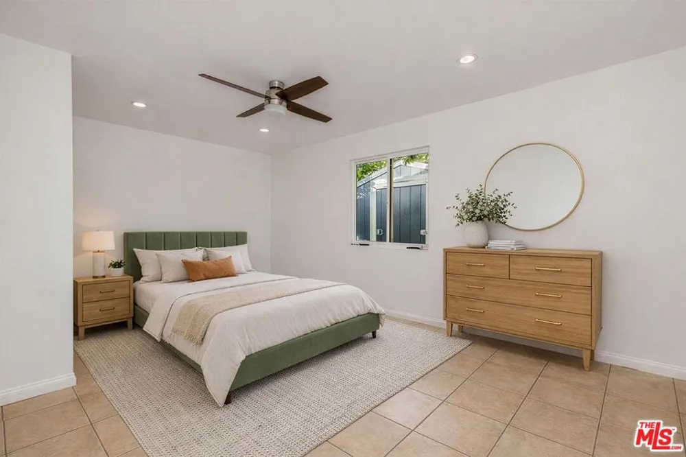 11261 Blix Street North Hollywood, CA 91602