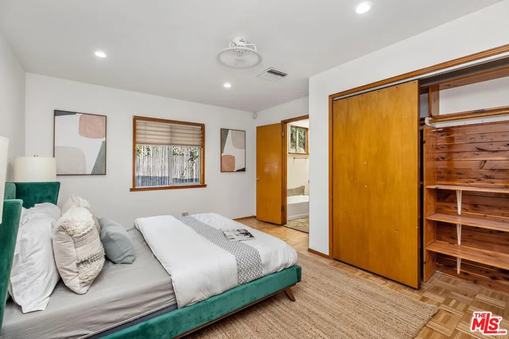 11261 Blix Street North Hollywood, CA 91602