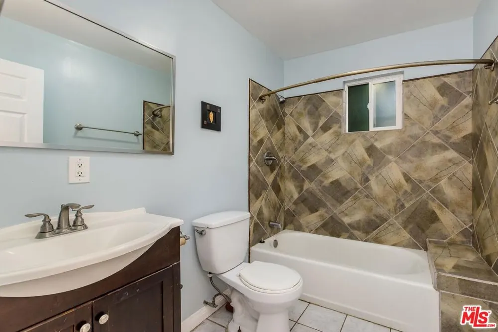 11261 Blix Street North Hollywood, CA 91602