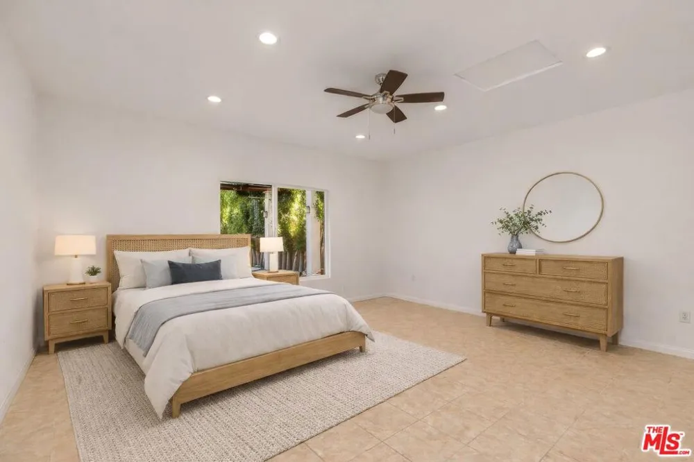 11261 Blix Street North Hollywood, CA 91602