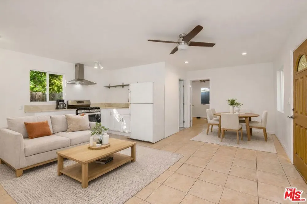 11261 Blix Street North Hollywood, CA 91602