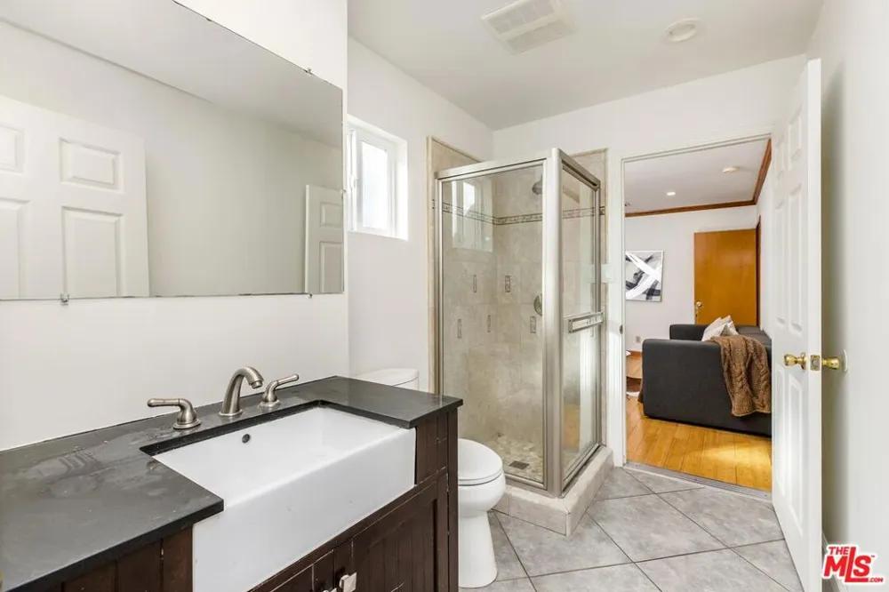 11261 Blix Street North Hollywood, CA 91602