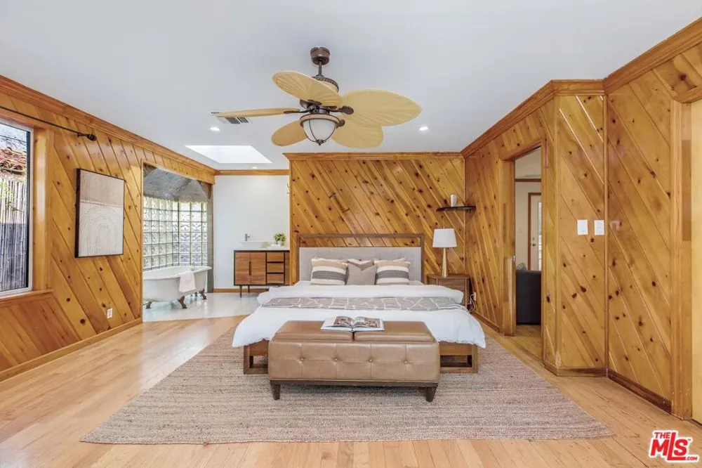 11261 Blix Street North Hollywood, CA 91602