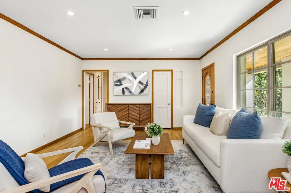 11261 Blix Street North Hollywood, CA 91602