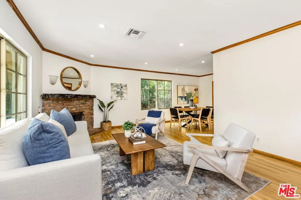 11261 Blix Street North Hollywood, CA 91602