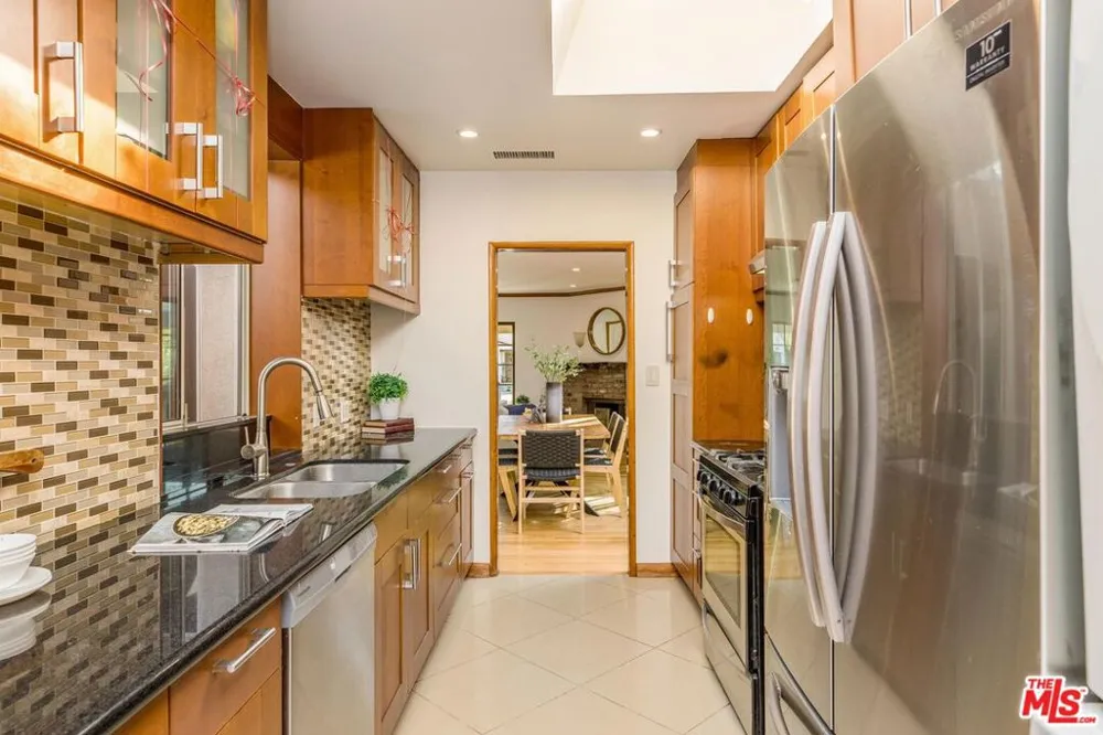 11261 Blix Street North Hollywood, CA 91602