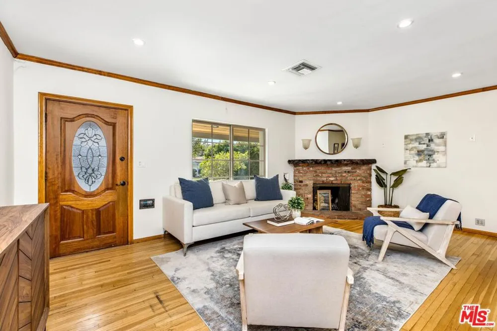 11261 Blix Street North Hollywood, CA 91602