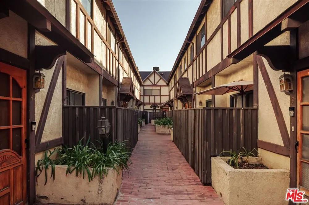 822 Victor Avenue #4 Inglewood, CA 90302