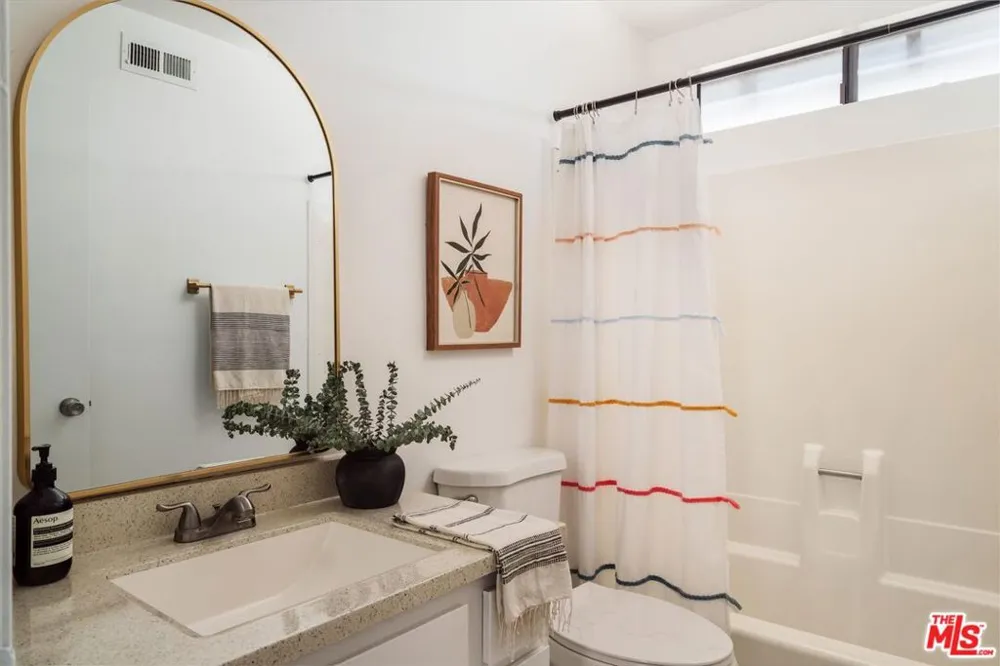 822 Victor Avenue #4 Inglewood, CA 90302