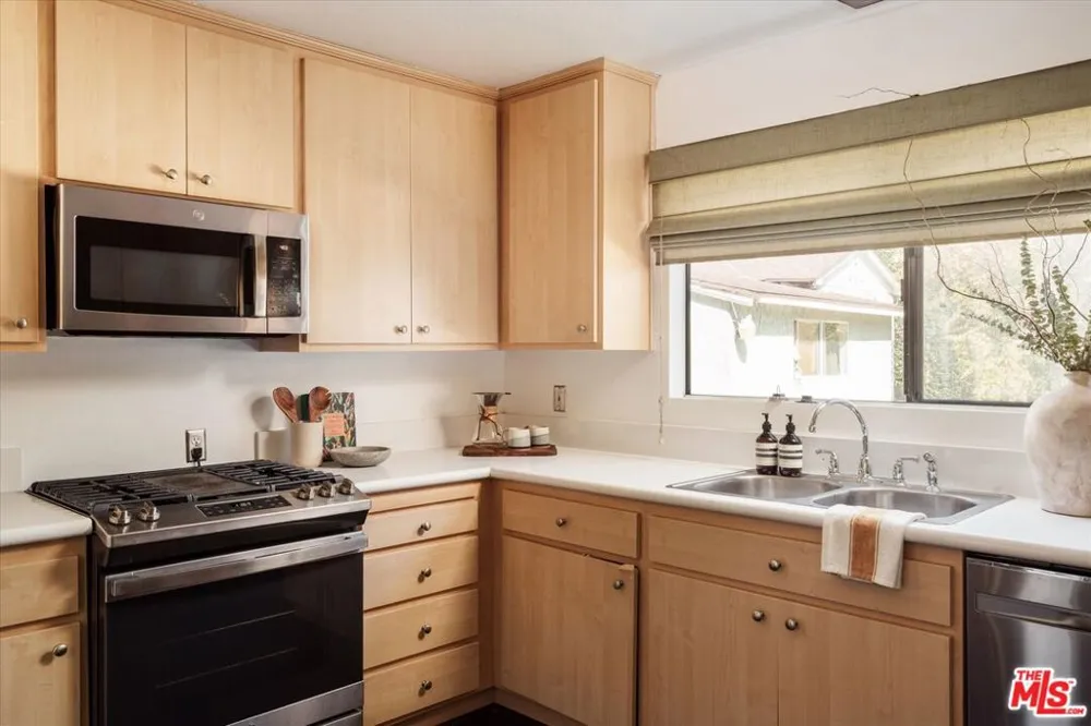 822 Victor Avenue #4 Inglewood, CA 90302