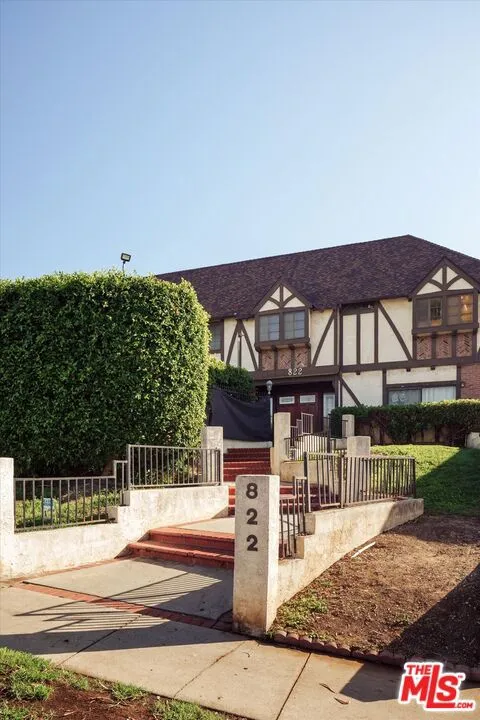 822 Victor Avenue #4 Inglewood, CA 90302
