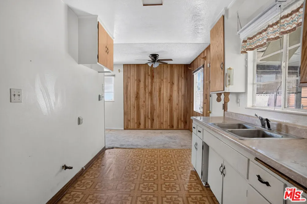 38444 31st East Palmdale, CA 93550