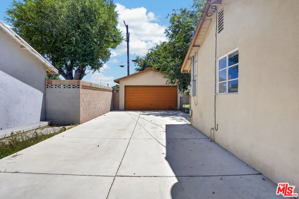 38444 31st East Palmdale, CA 93550
