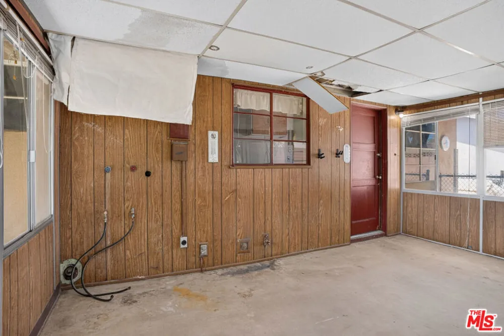 38444 31st East Palmdale, CA 93550