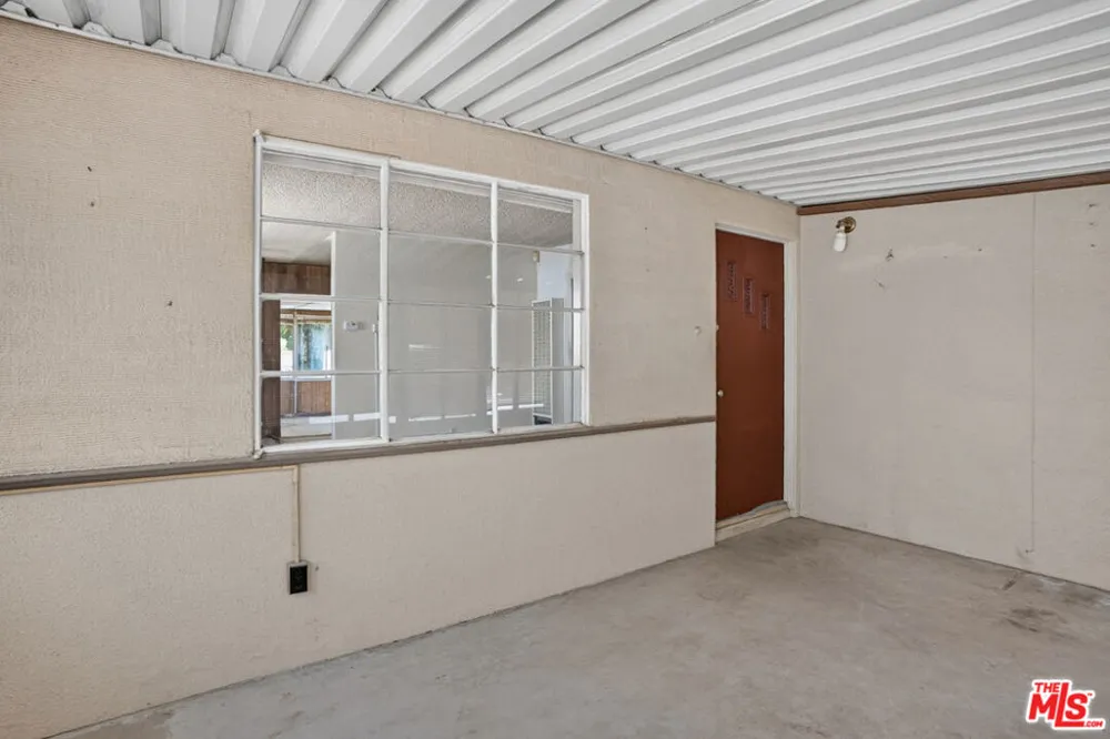 38444 31st East Palmdale, CA 93550