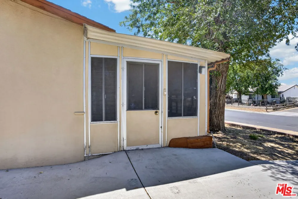 38444 31st East Palmdale, CA 93550