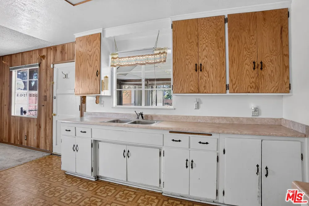 38444 31st East Palmdale, CA 93550