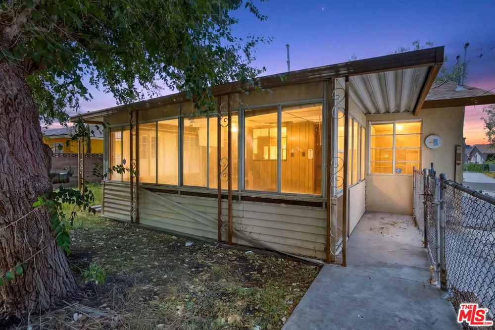 38444 31st East Palmdale, CA 93550
