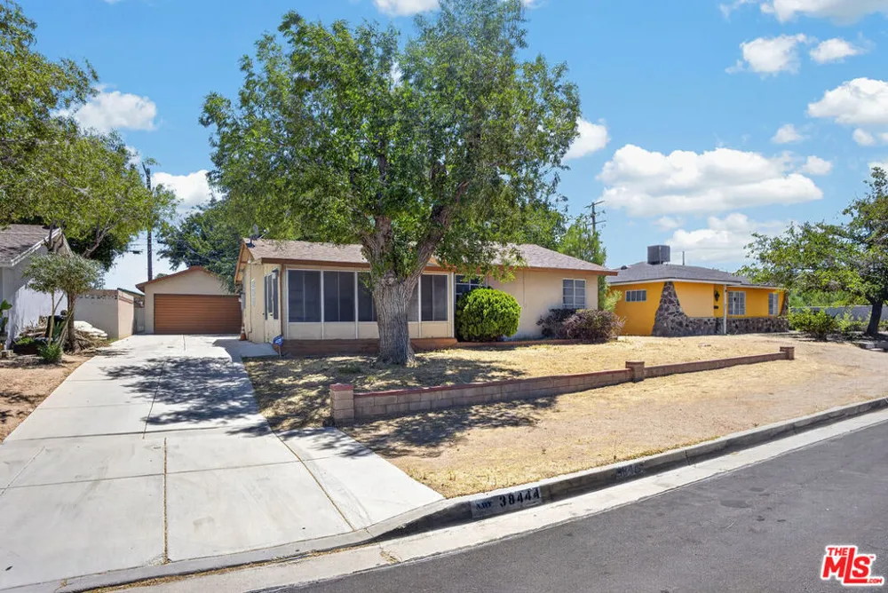 38444 31st East Palmdale, CA 93550