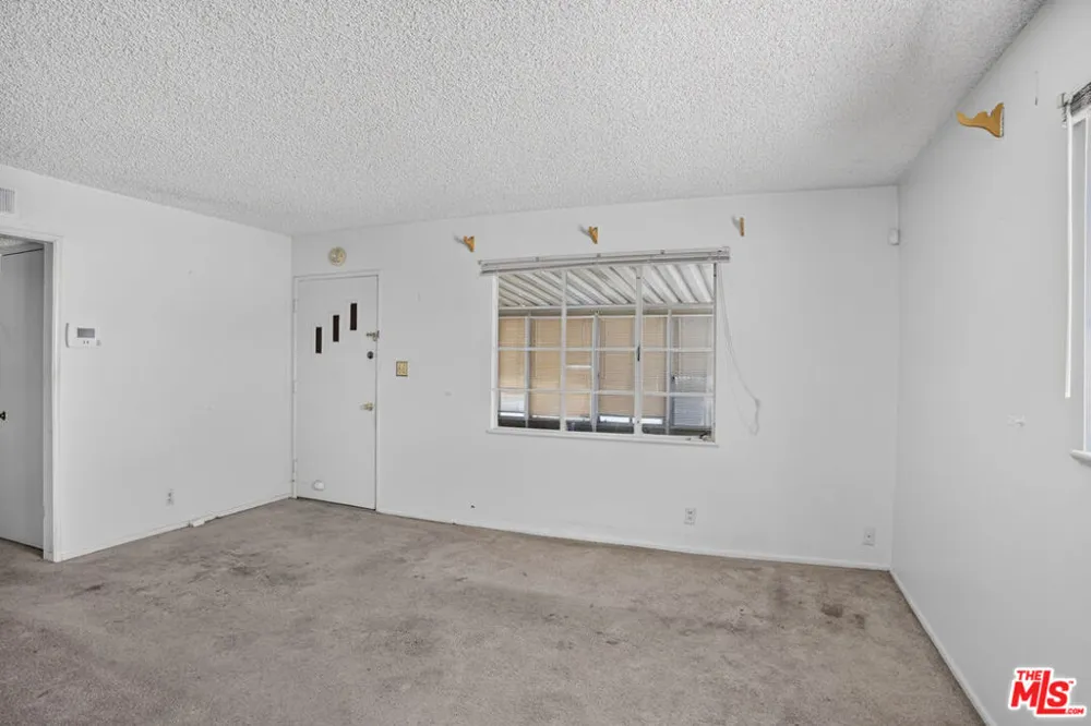 38444 31st East Palmdale, CA 93550