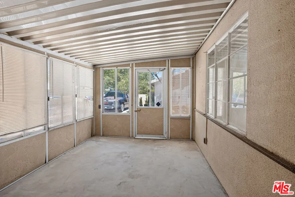 38444 31st East Palmdale, CA 93550