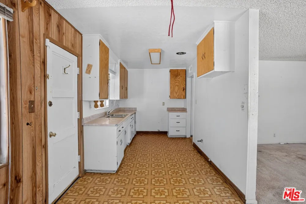38444 31st East Palmdale, CA 93550