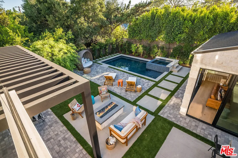 4925 Ledge Avenue Toluca Lake, CA 91601