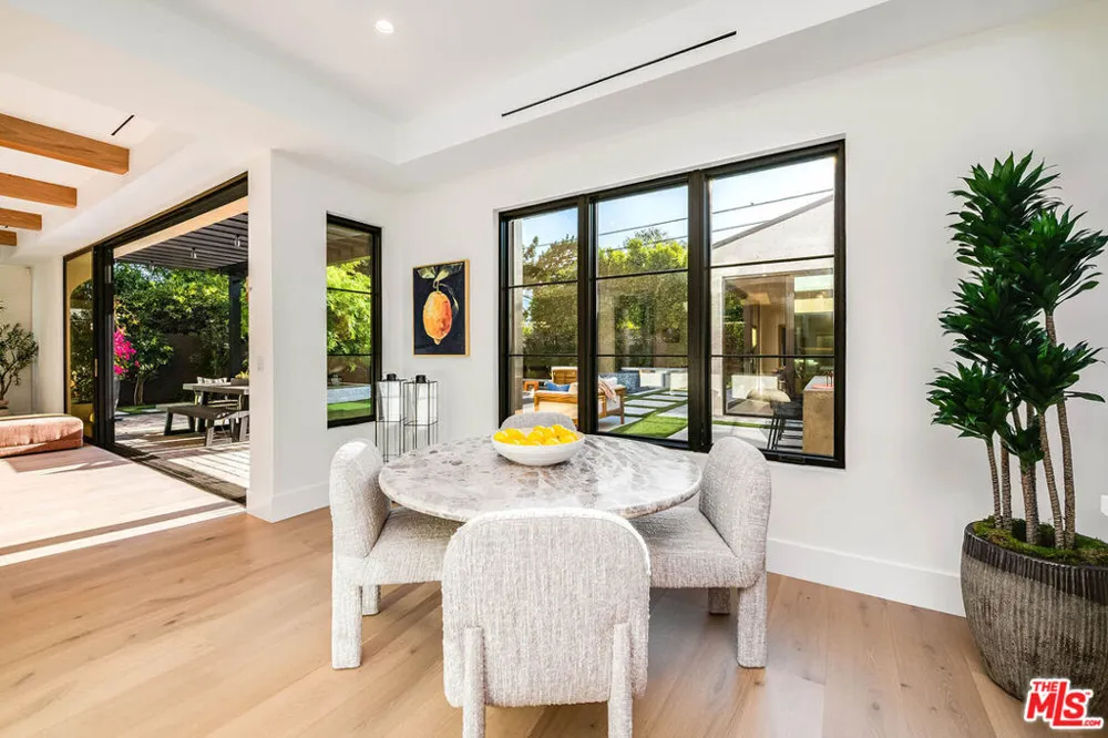 4925 Ledge Avenue Toluca Lake, CA 91601