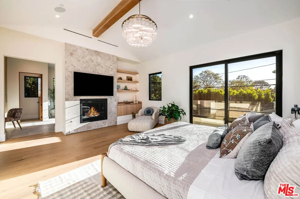 4925 Ledge Avenue Toluca Lake, CA 91601