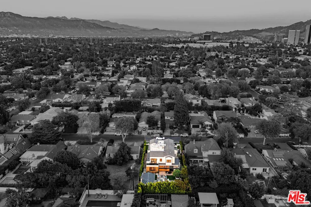 4925 Ledge Avenue Toluca Lake, CA 91601