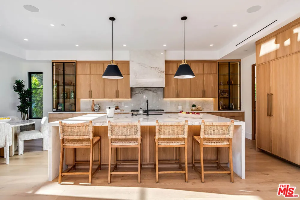 4925 Ledge Avenue Toluca Lake, CA 91601
