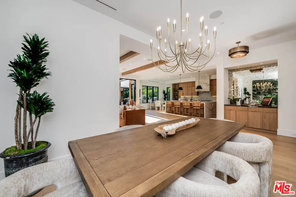 4925 Ledge Avenue Toluca Lake, CA 91601