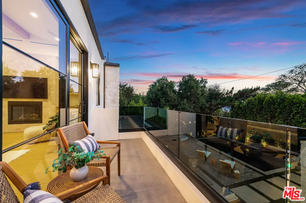 4925 Ledge Avenue Toluca Lake, CA 91601