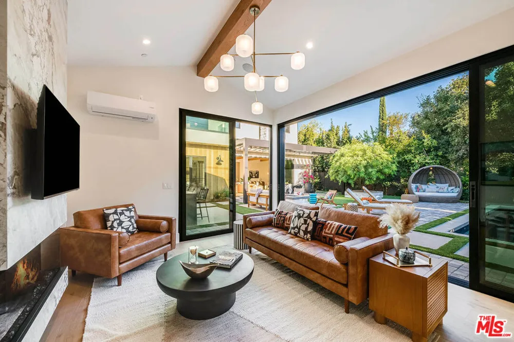 4925 Ledge Avenue Toluca Lake, CA 91601