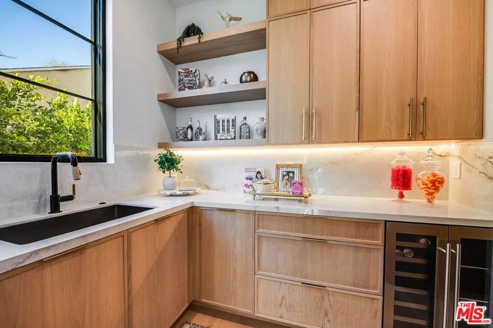 4925 Ledge Avenue Toluca Lake, CA 91601