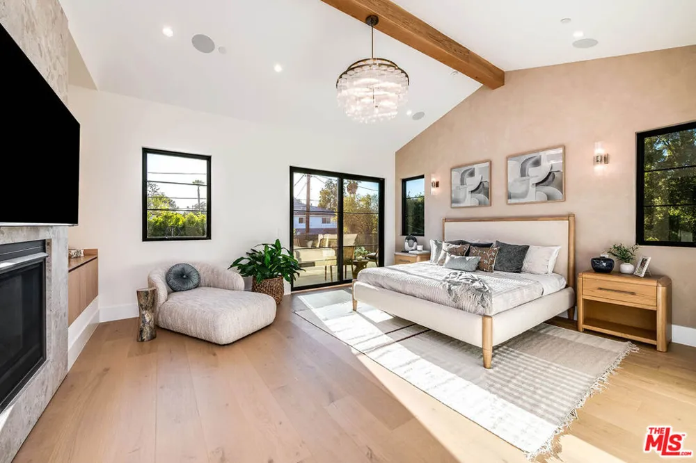 4925 Ledge Avenue Toluca Lake, CA 91601