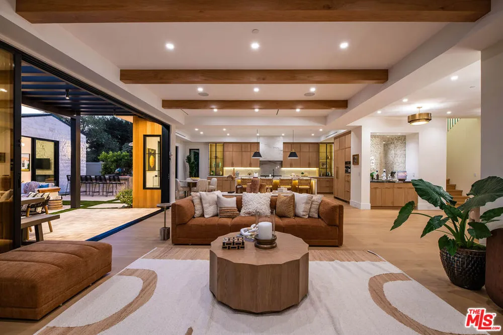 4925 Ledge Avenue Toluca Lake, CA 91601