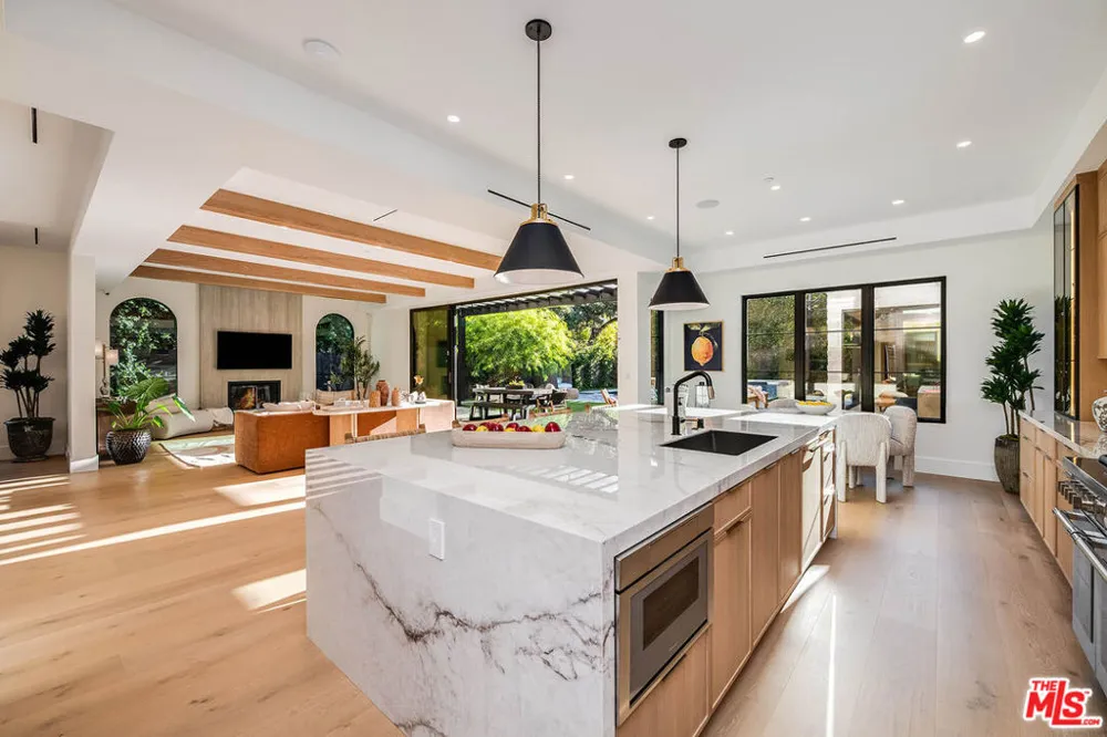 4925 Ledge Avenue Toluca Lake, CA 91601
