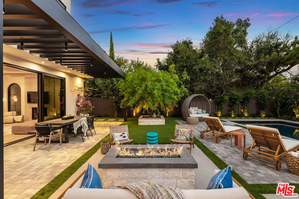 4925 Ledge Avenue Toluca Lake, CA 91601