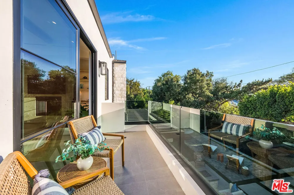 4925 Ledge Avenue Toluca Lake, CA 91601