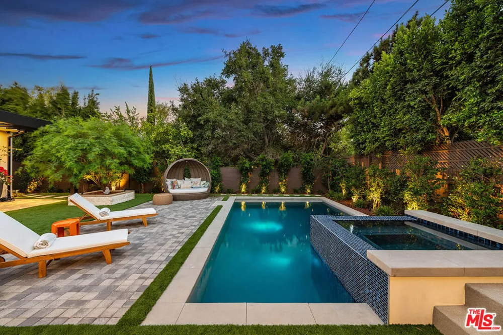 4925 Ledge Avenue Toluca Lake, CA 91601