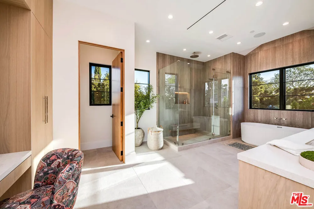 4925 Ledge Avenue Toluca Lake, CA 91601