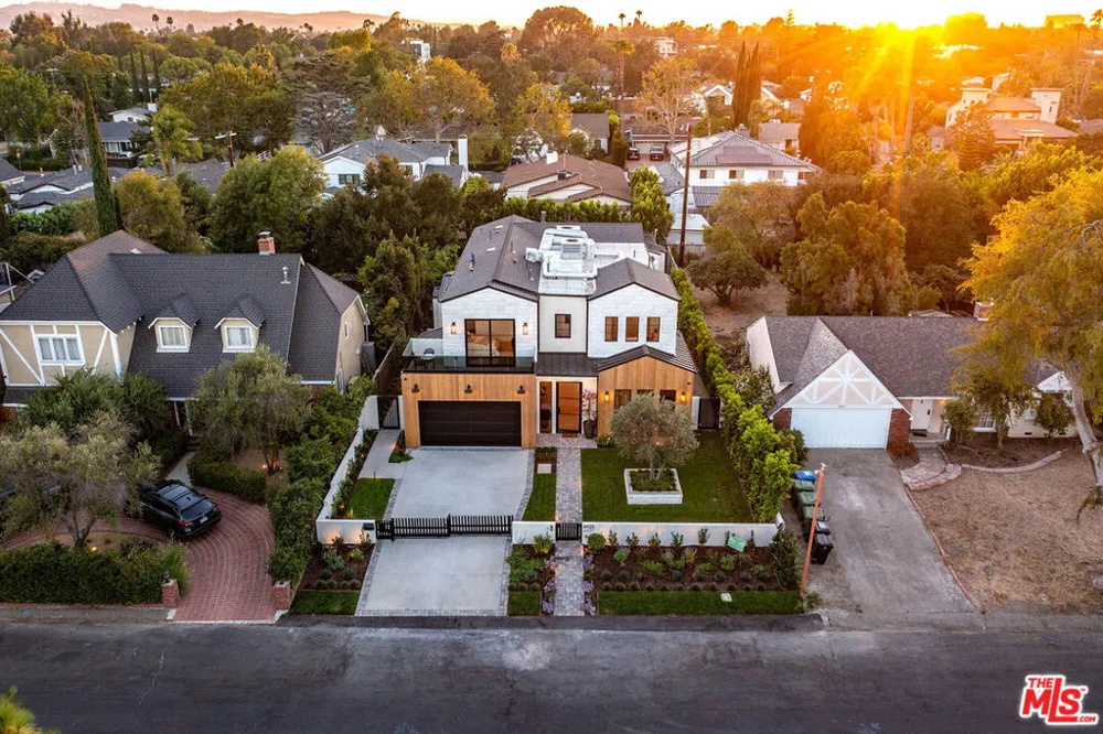 4925 Ledge Avenue Toluca Lake, CA 91601