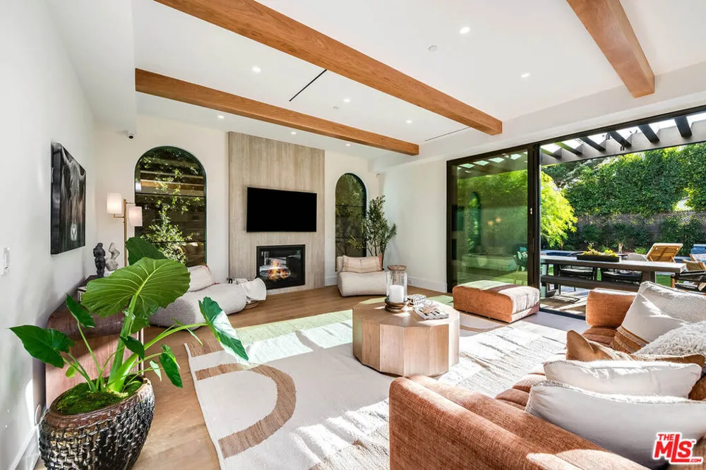 4925 Ledge Avenue Toluca Lake, CA 91601